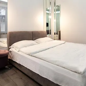 Leogrand On B Khmelnytskogo 27a Львов